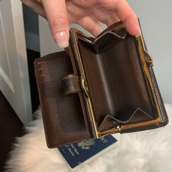 2009 authentic Louis Vuitton kisslock wallet in DE - Picture 8 of 16